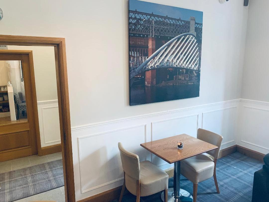 The Westlynne Hotel & Apartments Манчестър Екстериор снимка